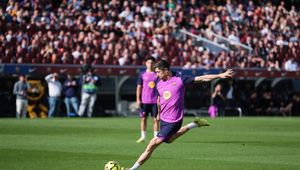 Pierwszy trening na nowym Camp Nou. Tak przywitali Lewandowskiego