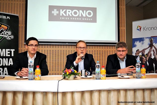 Wtorkowa konferencja prasowa. W środku Maciej Karnicki / Foto - dariuszbiczynski.pl