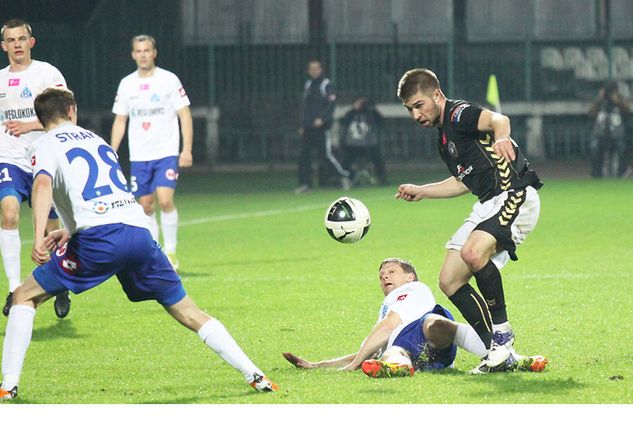 Piłkarze Ruchu na razie znajdują się na dnie ligowej tabeli