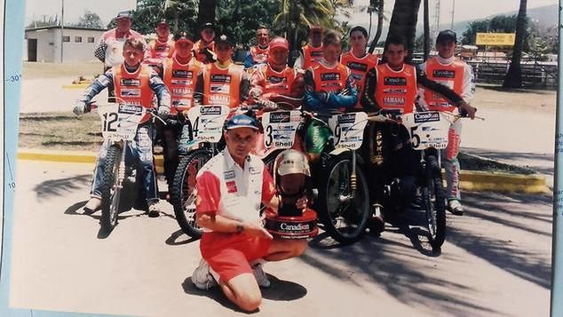 Ivan Mauger i zawodnicy startujący w jego turniejach. Z lewej Mirosław Cierniak