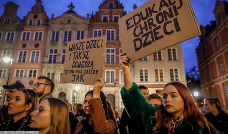 Gdańsk wznawia zajęcia z edukacji seksualnej. "Opór skrajnych środowisk"