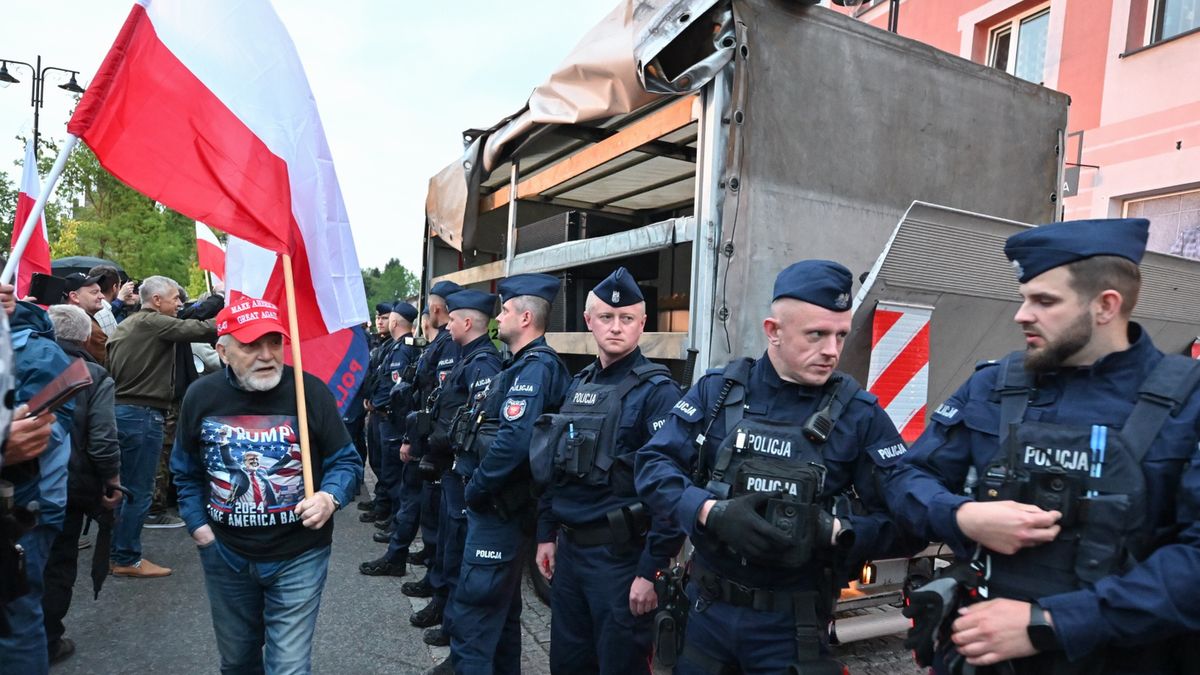 Debata w Końskich. Incydenty i interwencja policji