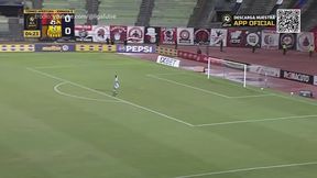 Wyszedł daleko od bramki. Po chwili mocno tego pożałował [WIDEO]