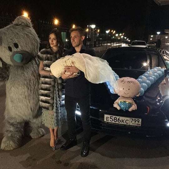 Maciej Rybus i Lana Rybus powrót ze szpitala