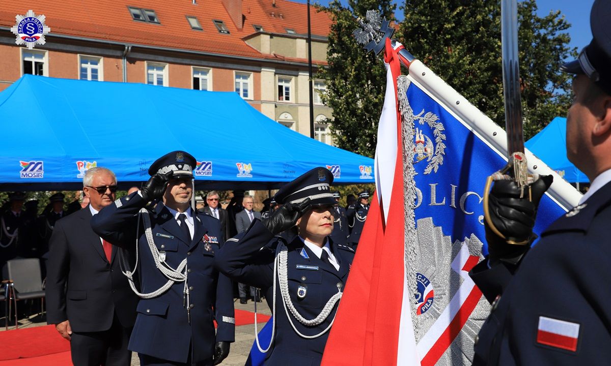 Szkoła Policji w Pile od dzisiaj ma nowy sztandar