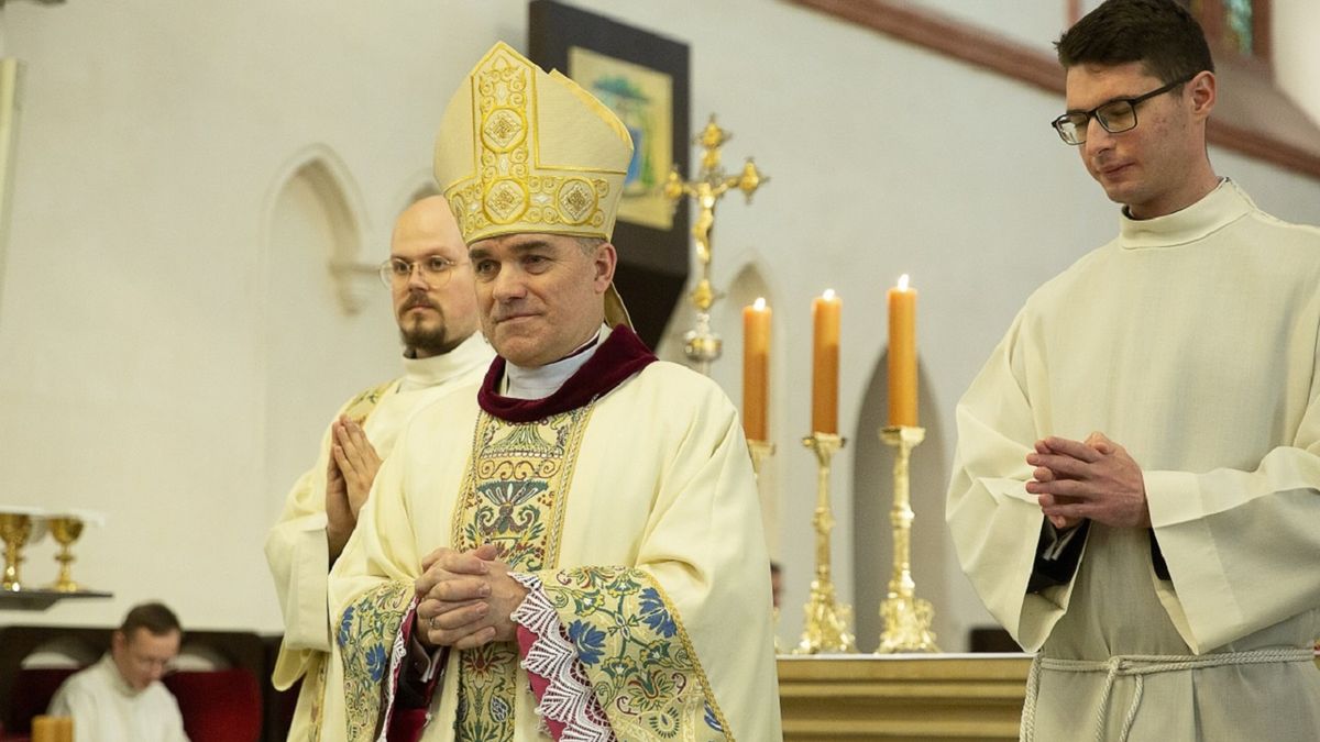 Biskup Zbigniew Zieliński skomentował planowane zmiany w kontekście lekcji religii.