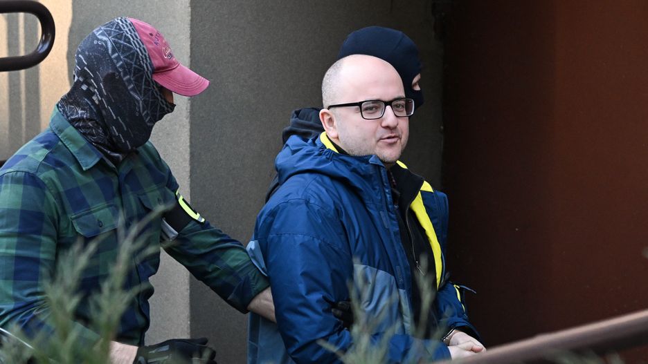 Dariusz Matecki
Radek Pietruszka
aresztowanie, dariusz matecki, immunitet, oskar�ony, pis, pose�, posiedzenie aresztowe, zarzutu, S�d Rejonowy, polityk, doprowadzenie, kajdanki, policja