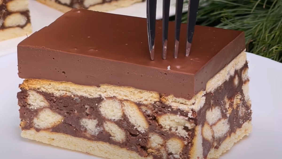 Szybkie czekoladowe ciasto bez pieczenia. Goście będą pytać o przepis (fot. screen Youtube / @lecker_und_gesund)