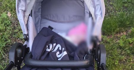 "Zabierz sobie to dziecko". Agresywna matka prowadziła wózek. Miała 3 promile