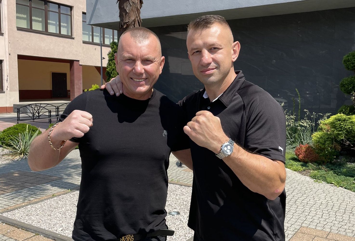 Tomasz Adamek (z prawej) zawalczy na gołe pięści?!