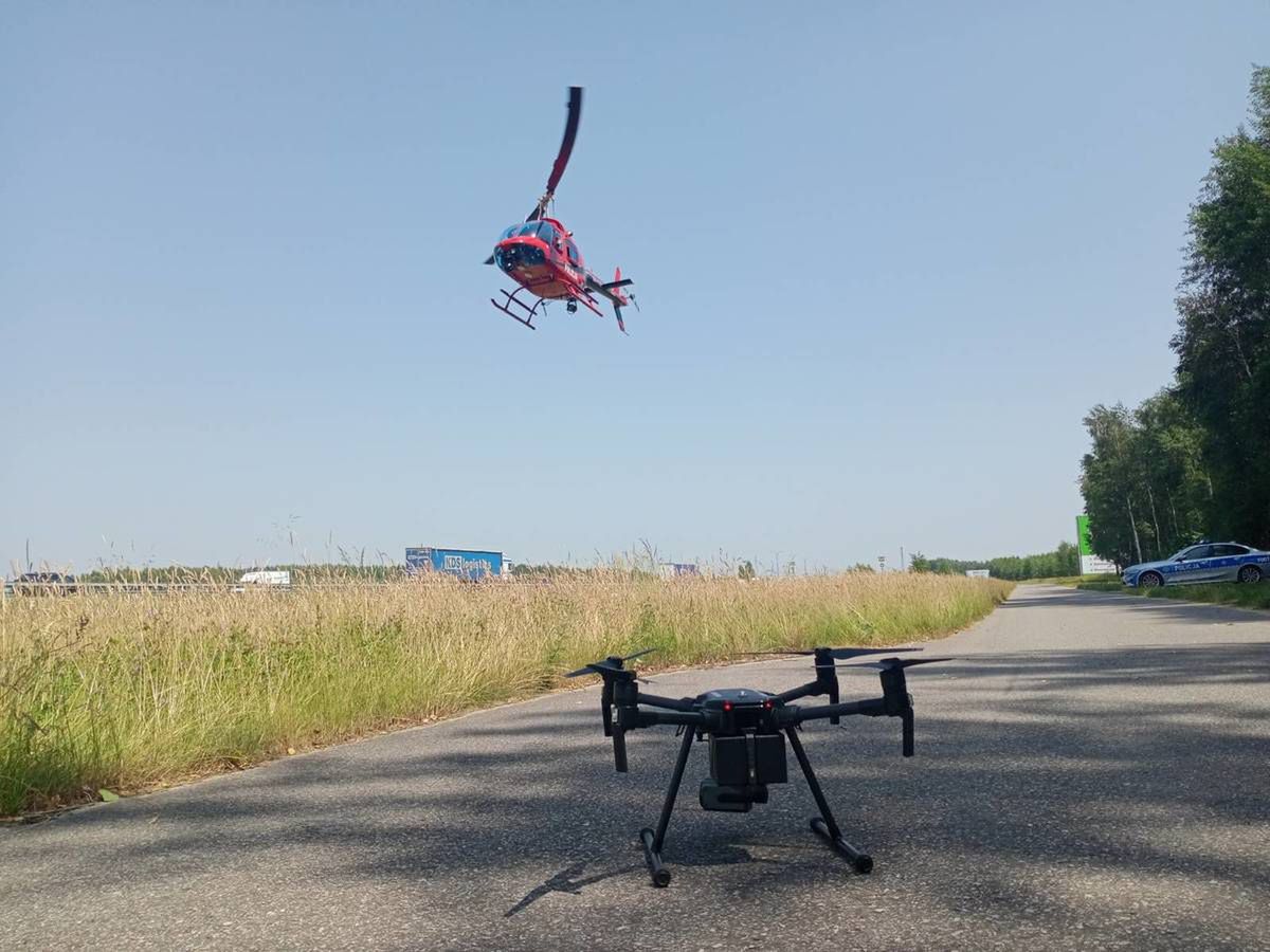 Dron i śmigłowiec policji