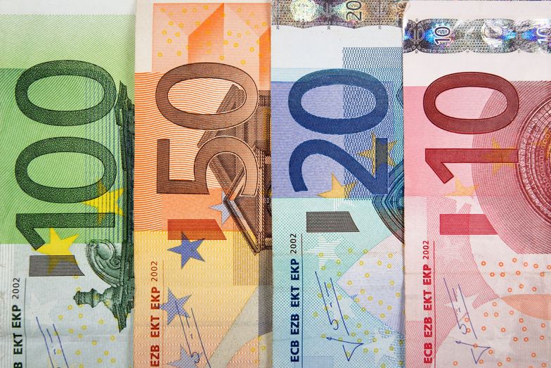 UE straciła 888 mln euro w wyniku oszustw finansowych w 2015 r.