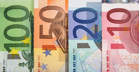 UE straciła 888 mln euro w wyniku oszustw finansowych w 2015 r.