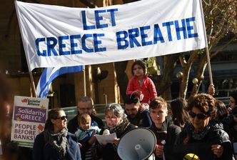 Referendum w Grecji: głos Greków na "nie" to chaos i wyjście ze strefy euro