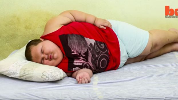 5-letni chłopiec waży 77 kilogramów!