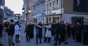 Miejska Droga Krzyżowa w centrum Zielonej Góry. Wierni przeszli deptakiem z kościoła pw. Zbawiciela do konkatedry