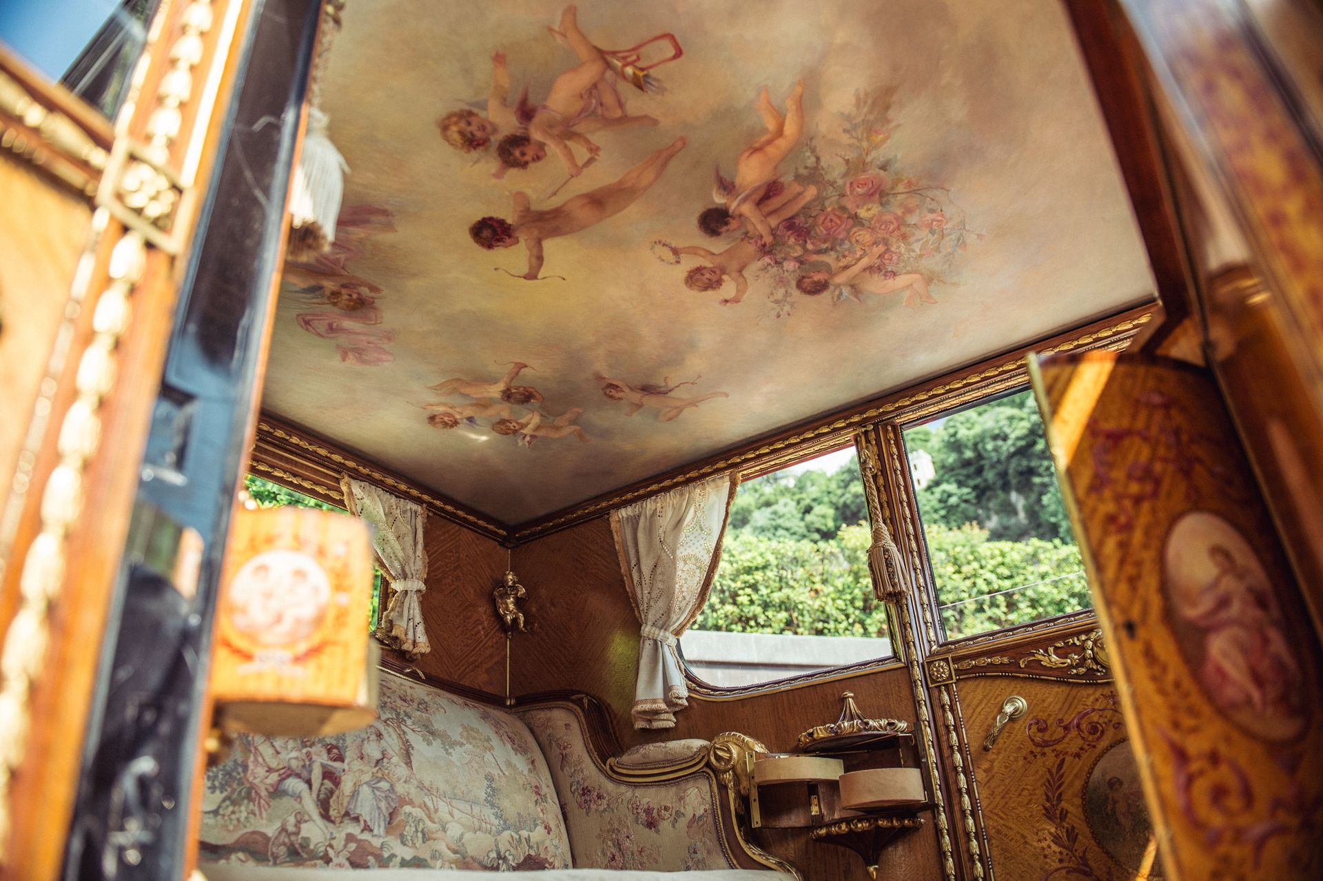 Wnętrze samochodu Rolls-Royce Phantom I z nadwoziem Brougham de Ville by Charles Clark (1926 r.) w całej swojej okazałości!