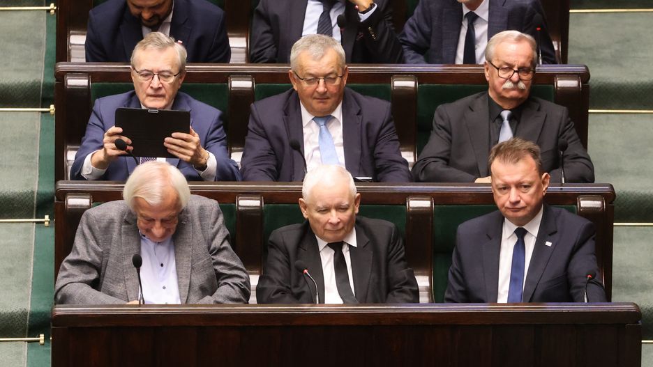 Jaros�aw Kaczy�ski, Mariusz B�aszczak, Ryszard Terlecki
Albert Zawada
obrad, obrady, plenarna, polityk polityka, posiedzenie, posiedze�, sala, Sejm, Sejmu, X kadencja, 10, 10., Dziesi�ta, kadencji, Polityka, Posiedzenie Sejmu, Sala plenarna posiedze� obrad, Sejm RP