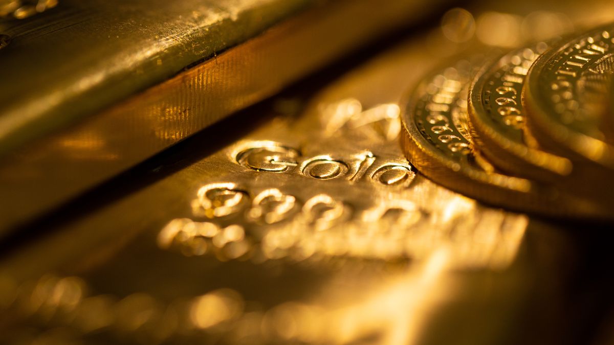 One-ounce Britannia gold coins and a one kilogram gold bar at Gold Investments Ltd. bullion dealers arranged in London, UK, on Thursday, April 3, 2025. Gold retreated on Thursday, after notching its latest record, after President Donald Trump triggered tumult on global markets with sweeping "reciprocal" tariffs. Photographer: Chris Ratcliffe/Bloomberg via Getty Images
