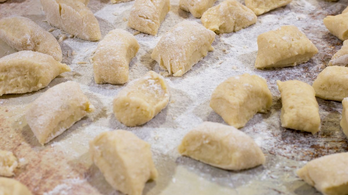 Kopytka wyjdą niesmaczne. Babcia radzi nie dodawać do nich tego składnika