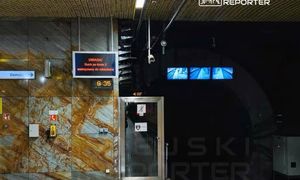 Warszawa. Awaria rury w metrze. Kilka stacji ewakuowano i zamknięto