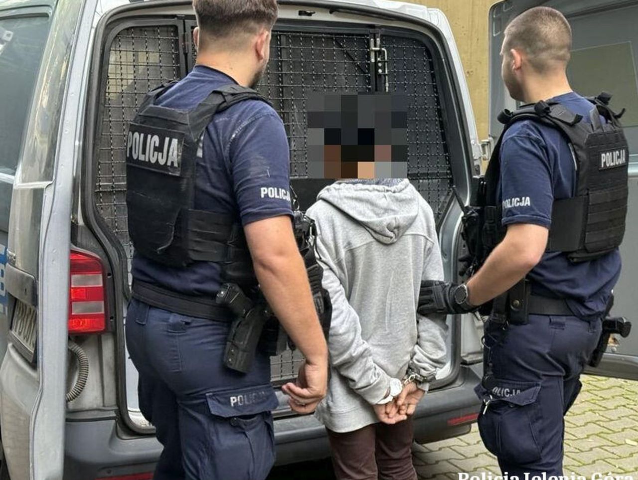 Jelenia Góra: 37-latka weszła do cudzego domu i ukradła portfel. Przyłapana na kradzieży pobiła właścicielkę