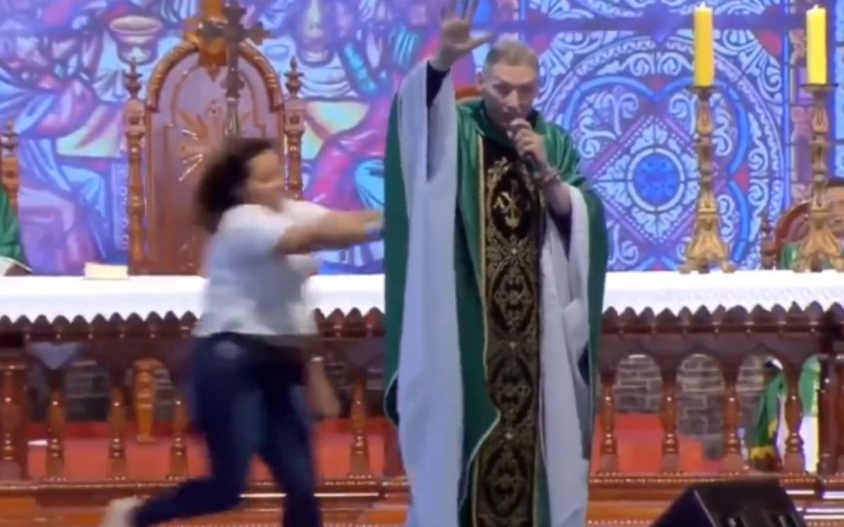 Brazylijski ksiądz Marcelo Rossi został zaatakowany w czasie mszy