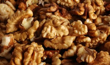Warto  regularnie jeść włoskie orzechy 