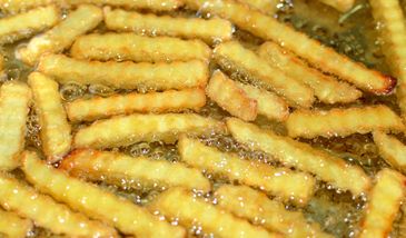 Perfekcyjne domowe frytki. Te triki powinien znać każdy