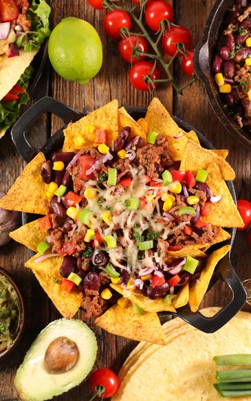 Kuchnia meksykańska opiera się przede wszystkim na kukurydzy, chili, fasoli, awokado, pomidorach, kakao, limonce 