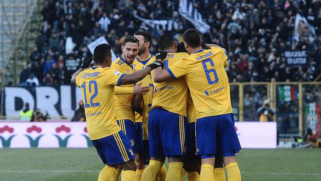 Getty Images / Mario Carlini / Iguana Press/Getty Images) / Na zdjęciu: radość piłkarzy Juventusu