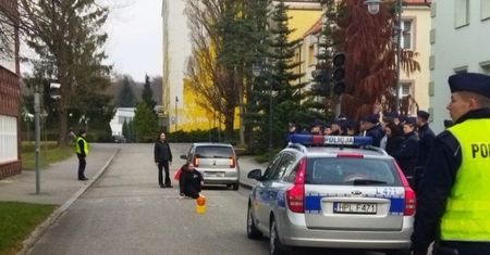 Słuchacze słupskiej szkoły Policji uczyli się działań przy wypadku drogowym