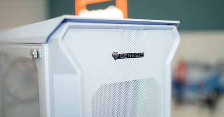 Białe jest piękne? Genesis Irid 505 ARGB to potwierdza