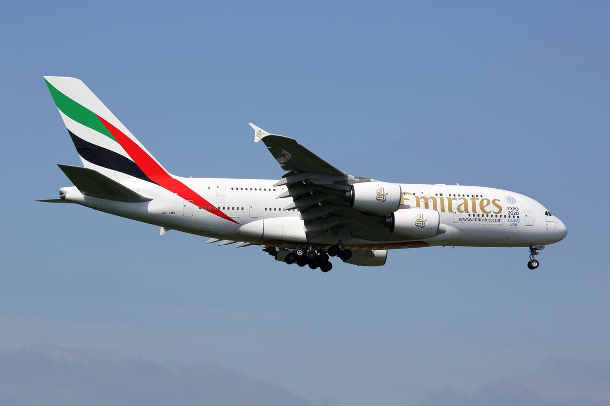 Samolot linii Emirates objęty kwarantanną. Pasażerowie lecieli z Dubaju