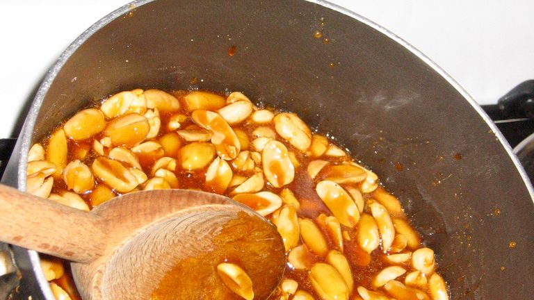 Orzeszki ziemne gotowane z dodatkiem soli