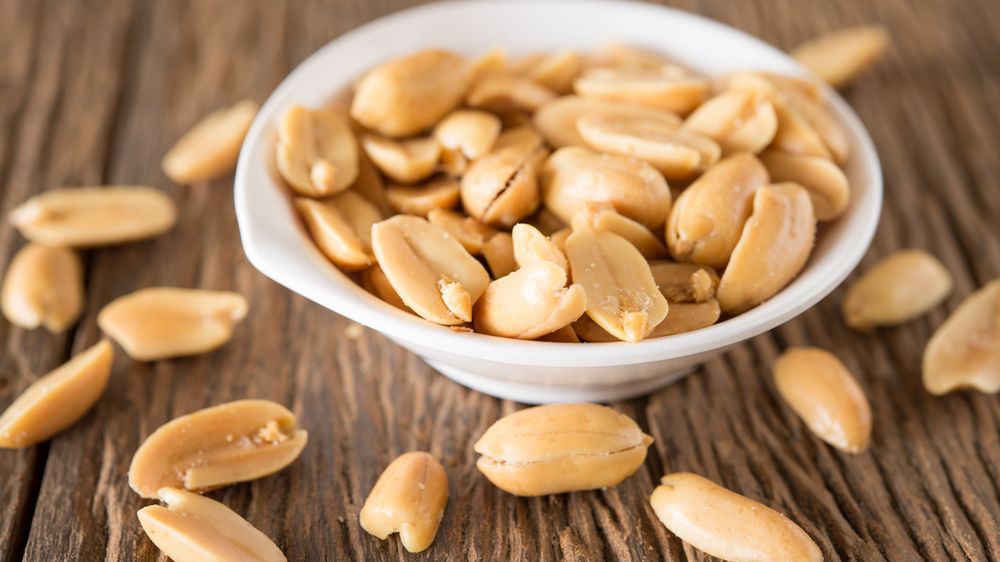 Orzeszki ziemne prażone na oleju z dodatkiem soli