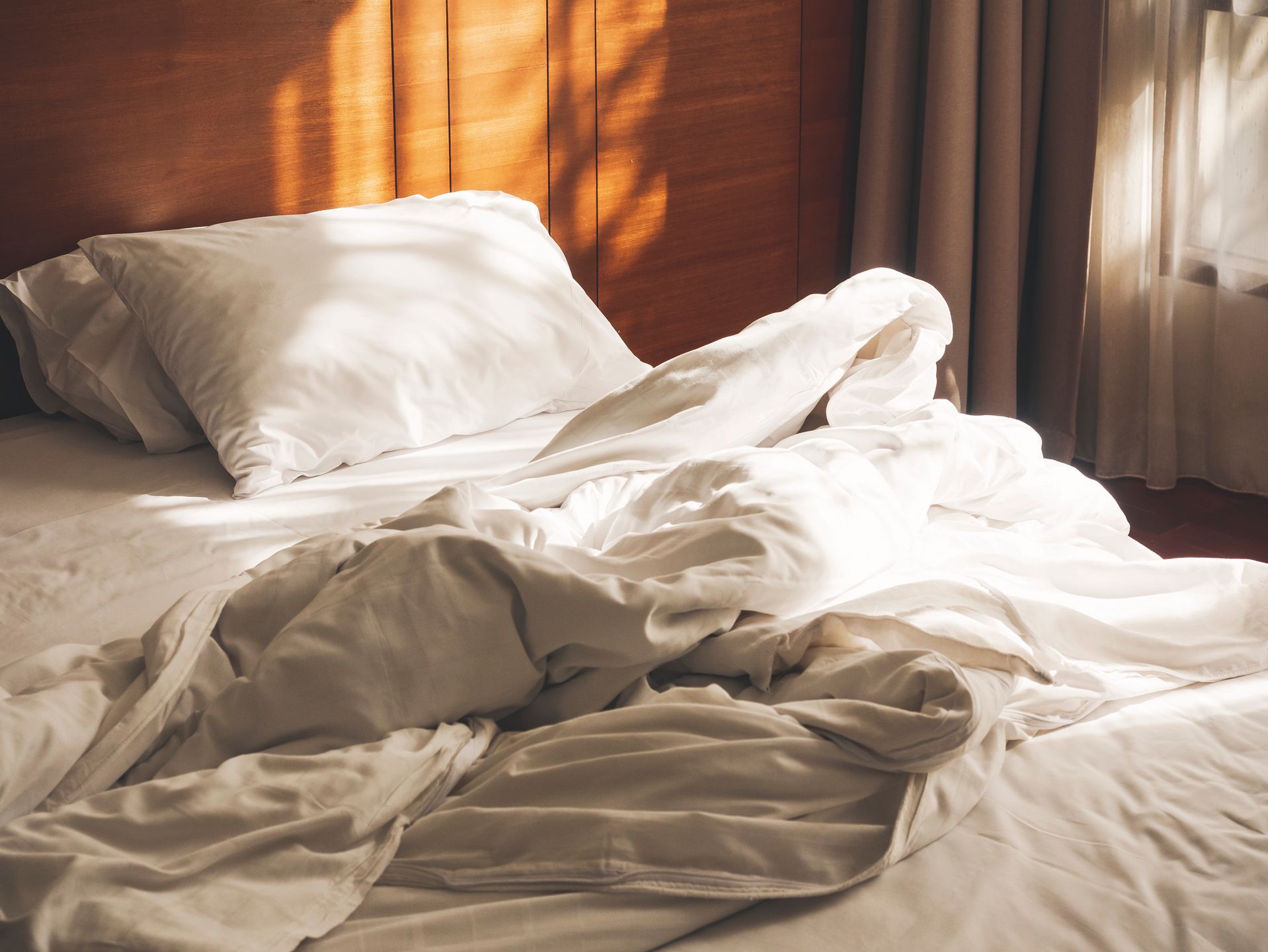 Podróżna odkryła intruza pod łóżkiem w hotelowym pokoju 
