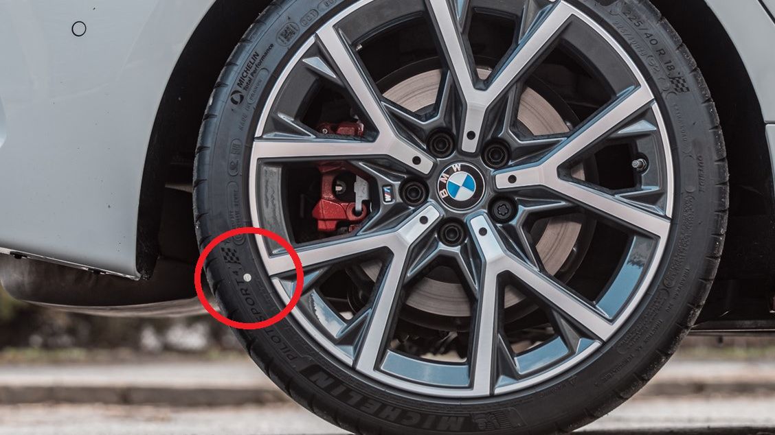 Kropki na oponach nie znalazły się tam przez przypadek