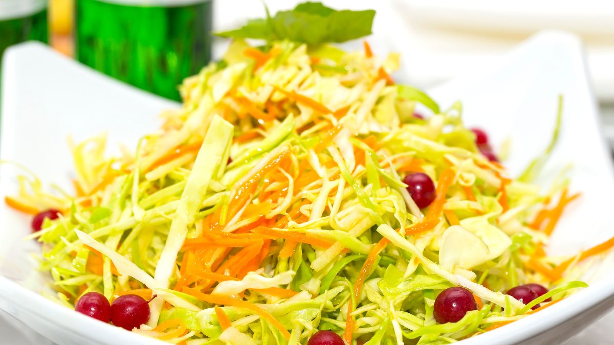 Surówka, która w lodówce może spędzić nawet 2 tygodnie. Bez pasteryzowania!