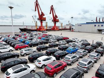 Kupowali auta używane, teraz idą po nowe "chińczyki". Zmiany na polskim rynku