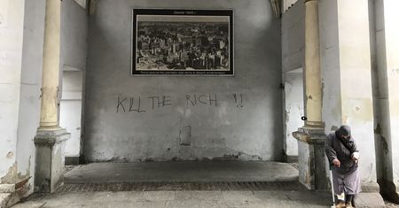 "F**k the rich". Wulgarne napisy na Złotej Bramie w Gdańsku