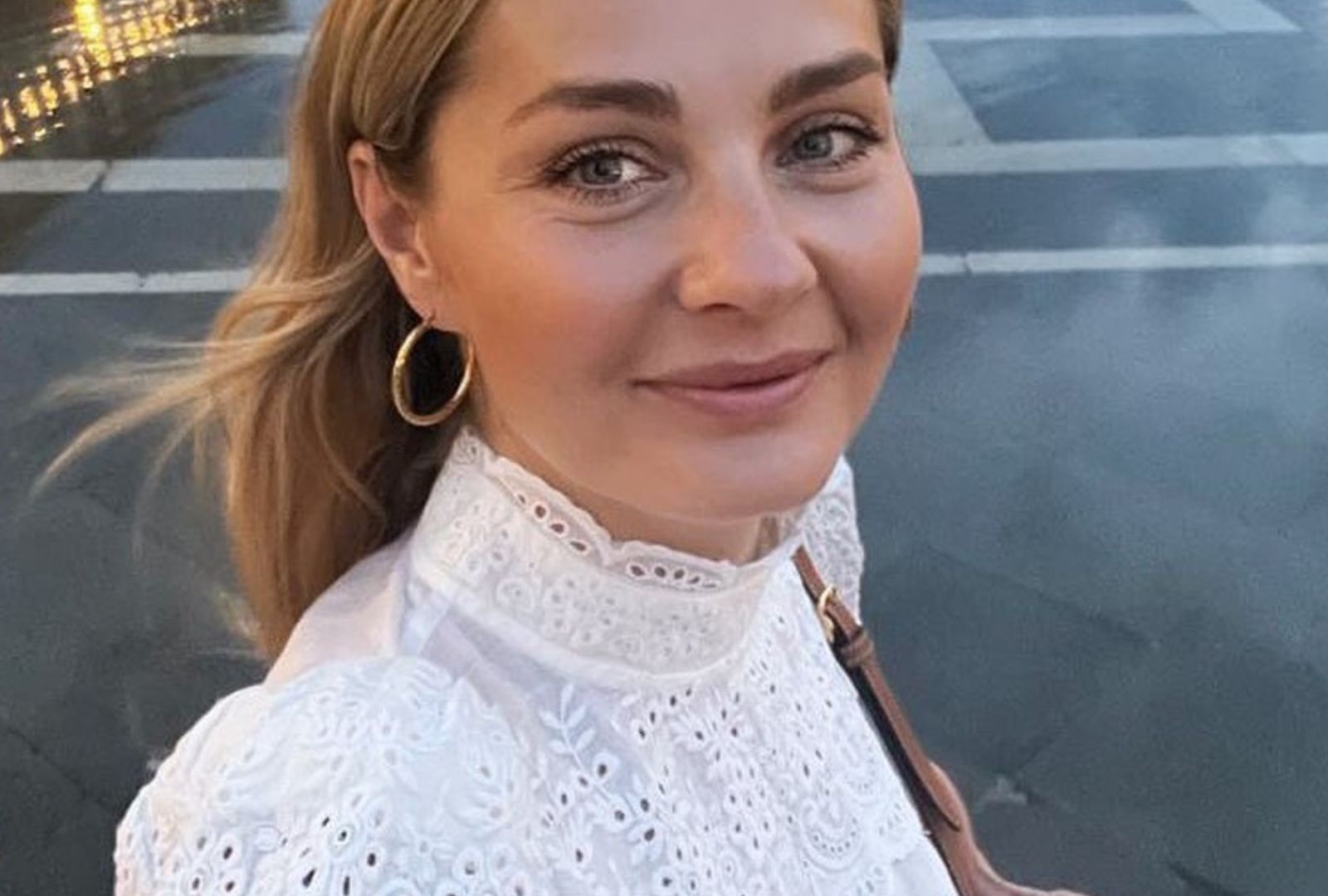 W takim stroju Małgorzata Socha chadza po francuskich uliczkach. "Ale bosko"