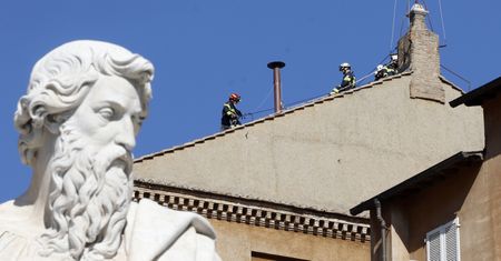 Stolarze, ślusarze i hydraulicy. Kulisy przygotowań do konklawe