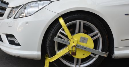Parkują gdzie popadnie. Spółdzielnia może zakładać blokady na koła?