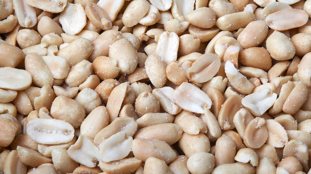 Orzeszki ziemne prażone na sucho z dodatkiem soli