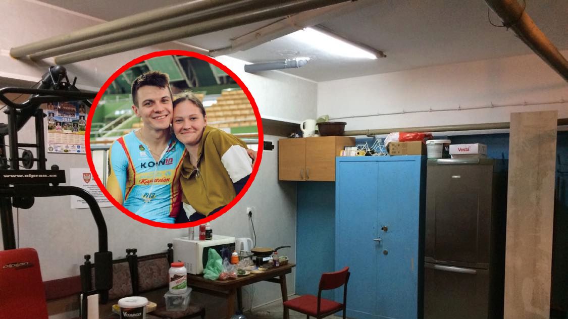 Dawid Migas mieszka w piwnicy - Tak wygląda mój salon z kuchnią - uśmiecha się gorzko 