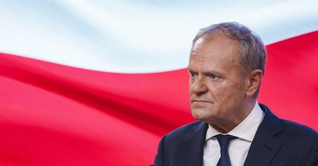 Omijają kolejki. Tusk przed kamerami. Wydał polecenie