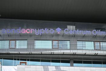 Demontują neon Zondacrypto. PKOl wyznaczył ultimatum. "Stało się"