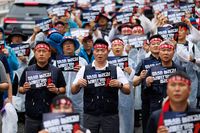 Protesty związku zawodowego Hyundai Motor Union w siedzibie głów