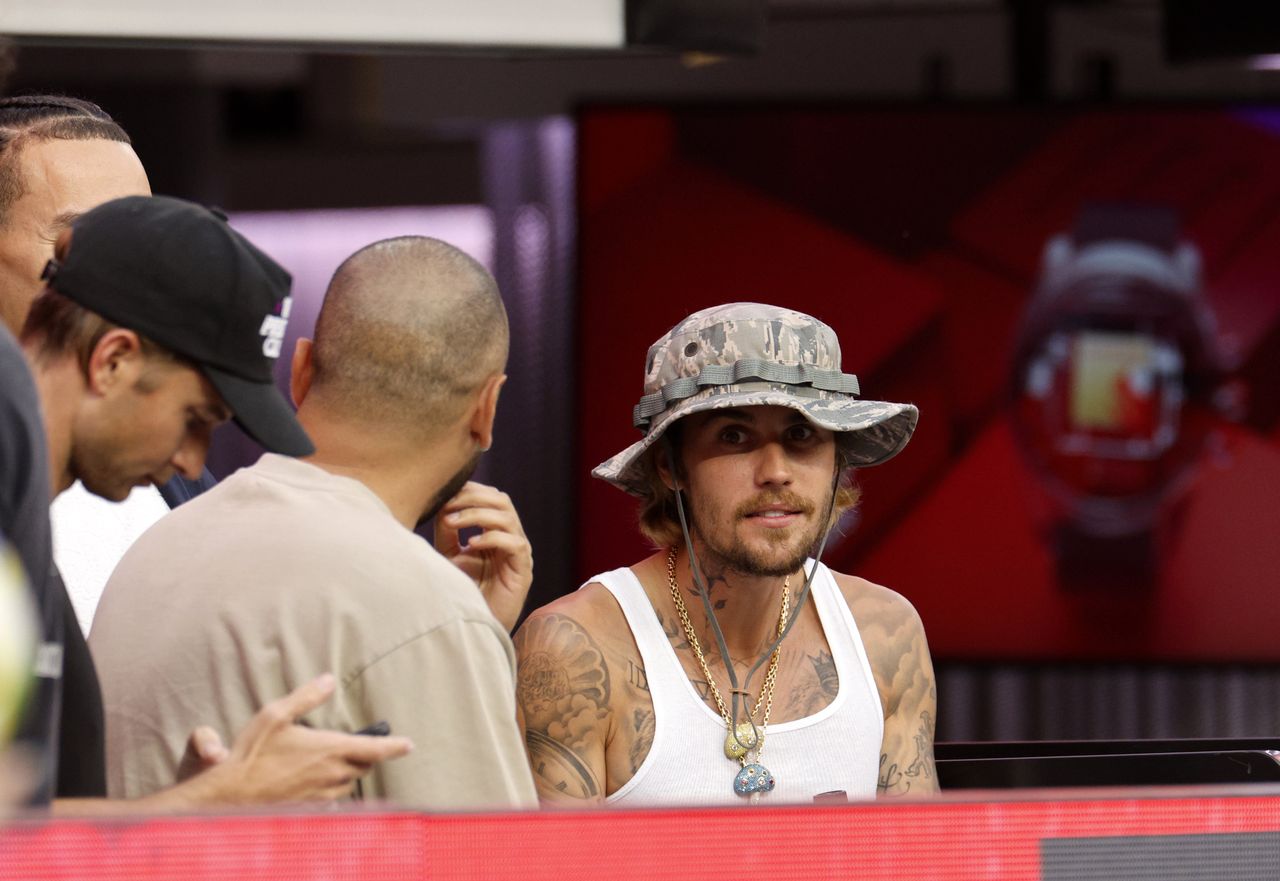 INGLEWOOD, CALIFORNIA - JULY 27: Justin Bieber attends the Arsenal and Manchester United pre-season friendly soccer match at SoFi Stadium on July 27, 2024 in Inglewood, California. (Photo by Kevork Djansezian/Getty Images)